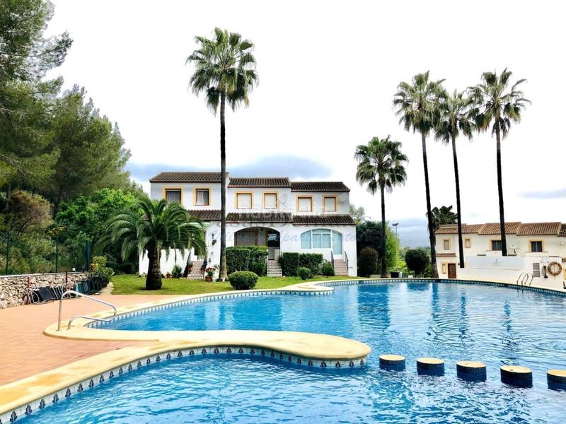 Foto 794ab4d2-ed2b-47b9-87cb-b24ddbd63636. Casa adosada adosado totalmente reformado en Pedreguer