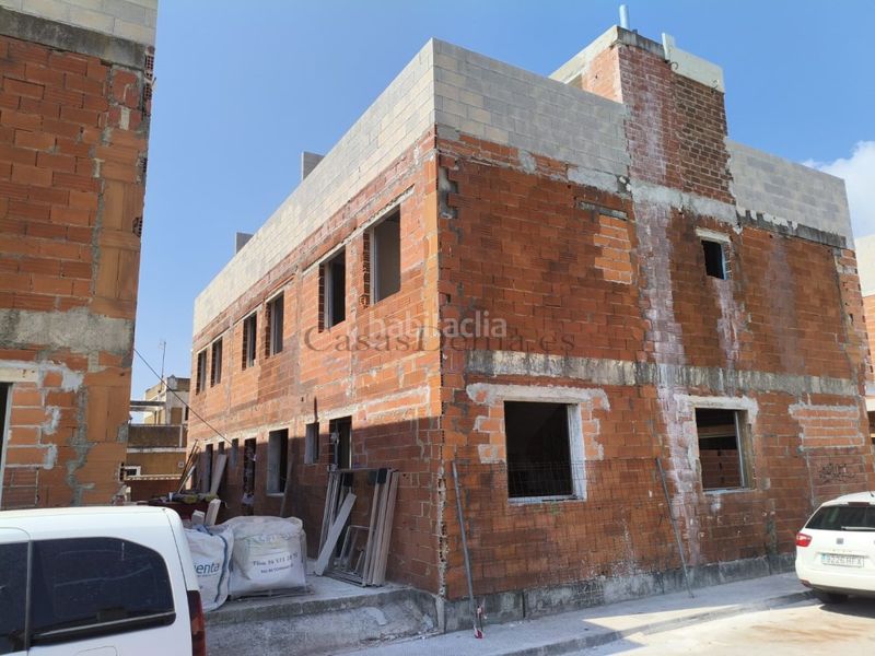 Foto 90b69e82-4ca3-4843-ba14-976445b833d5. Casa adossada amb aparcament a Poblets (els)