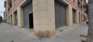 Location Local commercial  11 de setembre. Gran local en el centro