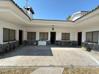 Casa adosada  La bisbal. Chalets adosados en venta