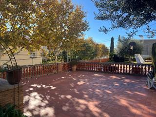 Mas  Fra juniper serra. Casa pareada en venta en masnou