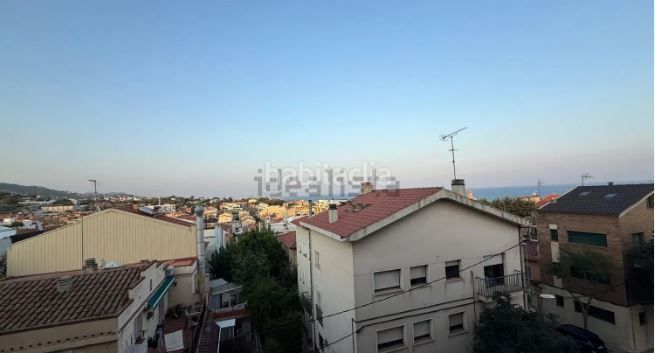 Foto bc28b974-f53f-4431-a535-f1356d87b7e2. Pis amb calefacció a Centre Masnou (El)