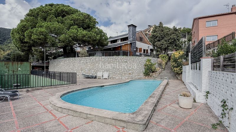 Foto 15376a19-8535-426b-9708-66290eab72e9. Haus mit heizung pool in Alella