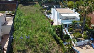 Terreny residencial a Calella. Parcela para construïr una casa de 680m2 con vistas al mar