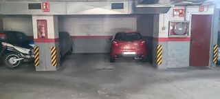 Autoparkplatz  Carrer dels pirineus. Plaza de parking coche pequeño