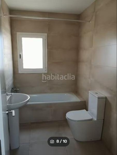 Foto 92c1f9cb-9426-4e5d-b1ae-df6e1a17a9c6. Casa adossada a Paterna de Rivera