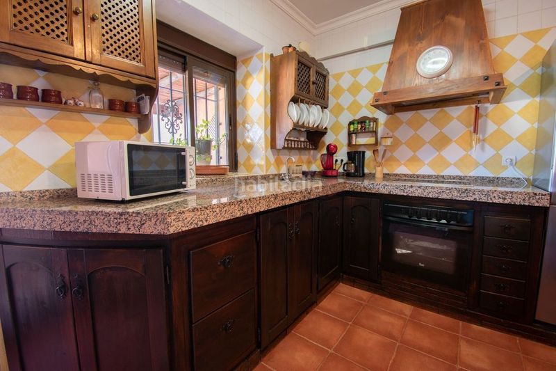 Foto fbe3783b-60ce-425a-ade1-7f94946f22f3. Casa adossada amb piscina a Arriate