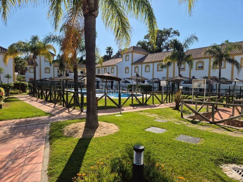 Foto b785d9a5-e6a0-4faf-8dea-4d2e784b0f52. Casa adossada amb piscina a Islantilla golf Islantilla