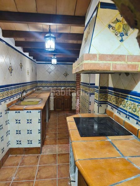 Foto c24f4d69-1bce-46a9-82dc-2d29a4cf5f04. Casa adossada a Barrios (Los)