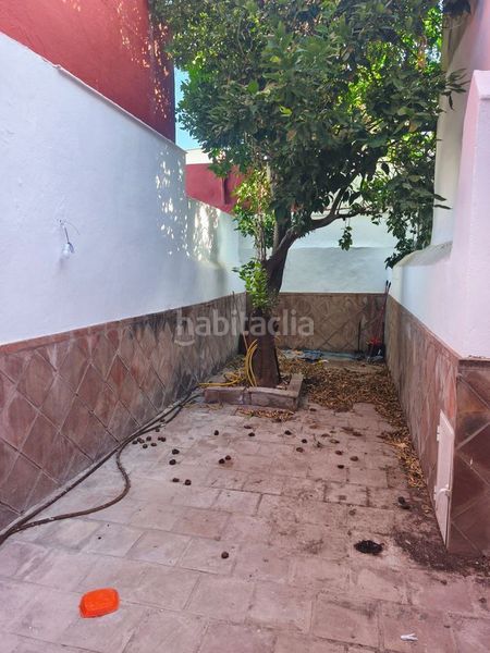 Foto cec08a1f-60d2-419e-9d06-44e59f0a1488. Casa adossada a Barrios (Los)