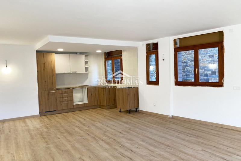 Foto 63c67e32-b879-4b4f-9288-750454eda87a. Pis amb aparcament a El Forn-Prats-Meritxell Canillo