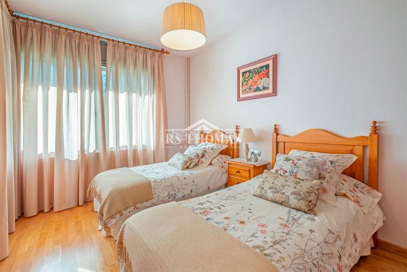 Foto 6f346ff9-637e-4d74-b421-673fa3ebf288. Chalet  reformado 6 dormitorios para comprar en Encamp