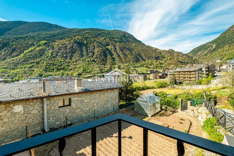 Foto 981b46a6-8a21-4559-85b1-69c16facd22c. Chalet  reformado 6 dormitorios para comprar en Encamp