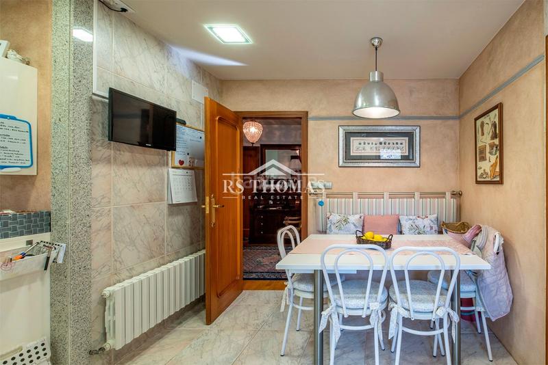 Foto 993e9524-9c79-4b09-8b71-0a3119089d1c. Chalet  reformado 6 dormitorios para comprar en Encamp