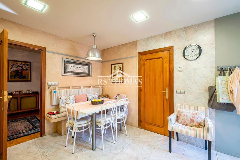 Foto d6e1be2e-f7ea-4aa9-aa17-0fd13680b82a. Chalet  reformado 6 dormitorios para comprar en Encamp