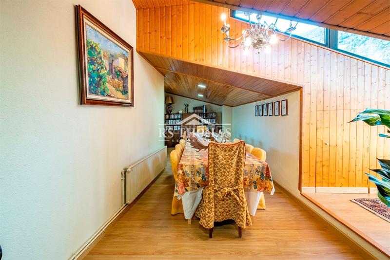 Foto ea230ab0-b015-4182-aedb-619b236bcdff. Chalet  reformado 6 dormitorios para comprar en Encamp
