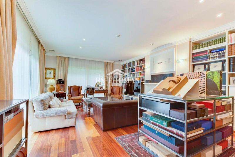 Foto 4a3e52e0-63bf-4a9b-9af3-e15a3d8d9d50. Chalet mit heizung parking in Les Escaldes Escaldes-Engordany