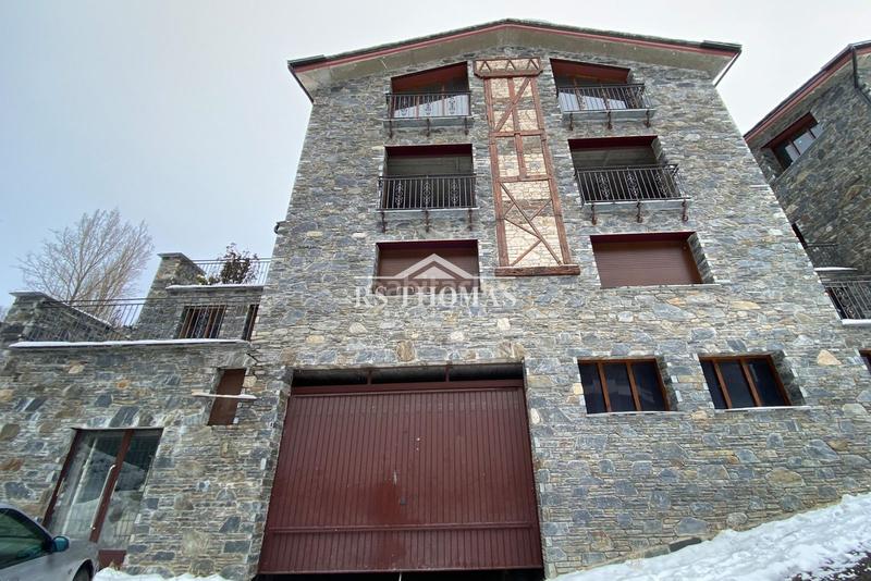 Foto 32f881c1-3b4b-4471-92bc-7df674df6873. Chalet  nuevo 3 hab. con garaje para comprar en meritxell en Canillo