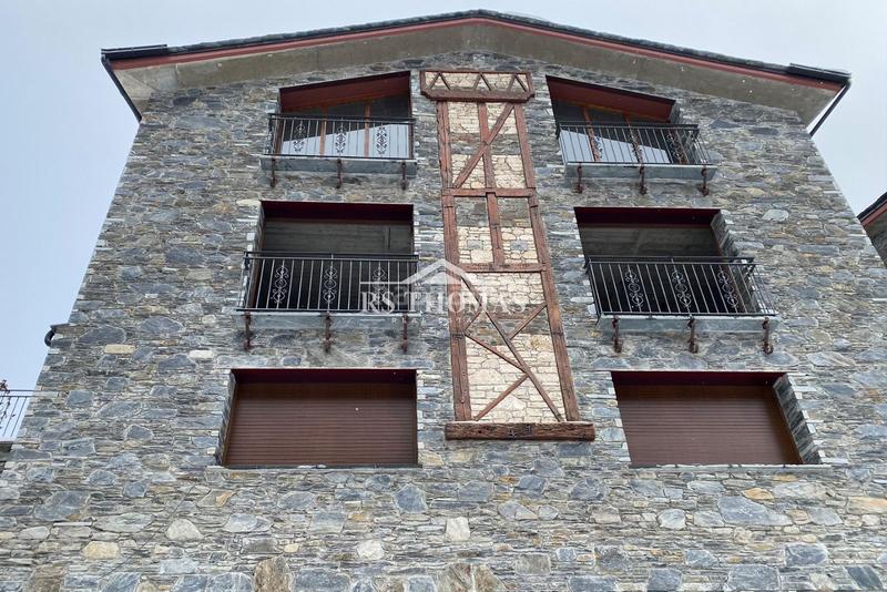 Foto 4bb75b2d-40ac-451e-bcc4-7ae8e9c7cae4. Chalet  nuevo 3 hab. con garaje para comprar en meritxell en Canillo