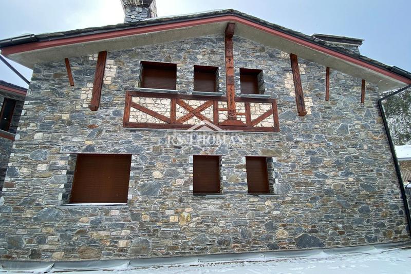 Foto 614763fc-99b4-427a-90bd-9b31910ab1f3. Chalet  nuevo 3 hab. con garaje para comprar en meritxell en Canillo