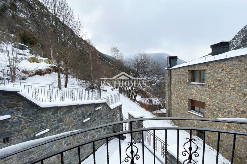 Foto 66d41e4a-5a97-4aa7-9ccc-0e93f3049e28. Chalet mit parking in El Forn-Prats-Meritxell Canillo