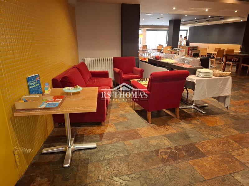 Foto 81e9a43c-31a7-46c3-a65d-0bbdbfa601dd. Alquiler local comercial restaurante reformado con terraza para alquilar en Encamp