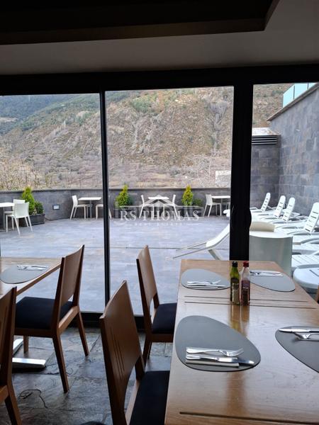 Foto 99c37c63-bf8d-4ec8-8f8c-16e7ffad2153. Alquiler local comercial restaurante reformado con terraza para alquilar en Encamp