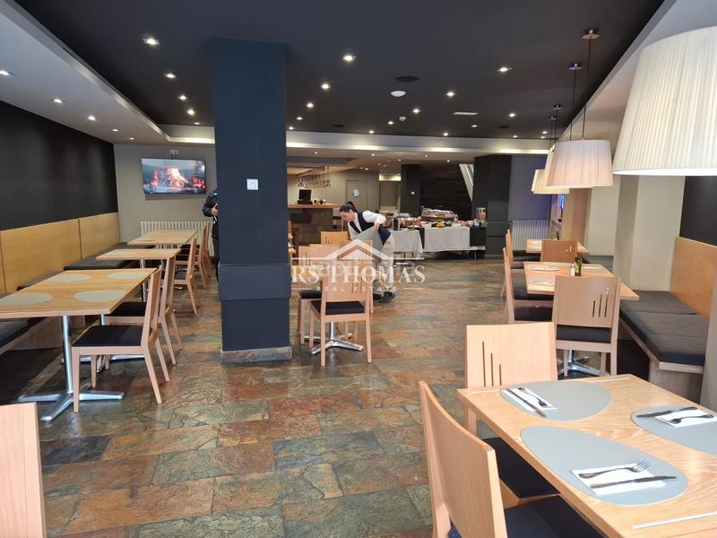 Foto 9e13a5dd-2ae1-4a44-b18c-31c01a2855e2. Alquiler local comercial restaurante reformado con terraza para alquilar en Encamp
