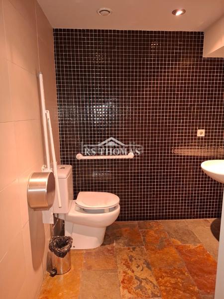 Foto c7aea47e-8263-4270-a309-db2d78008f5c. Alquiler local comercial restaurante reformado con terraza para alquilar en Encamp