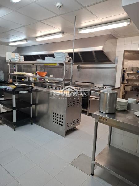 Foto f65887c1-9e03-46d6-879b-5a1718c47e46. Alquiler local comercial restaurante reformado con terraza para alquilar en Encamp