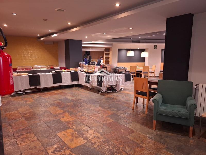 Foto f6e69232-1c4d-4ebf-a37b-89bf4fe37258. Alquiler local comercial restaurante reformado con terraza para alquilar en Encamp