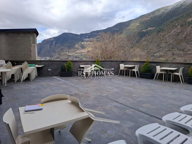 Foto fd961c5f-3814-4c18-a046-7a3e7a0dbf24. Alquiler local comercial restaurante reformado con terraza para alquilar en Encamp
