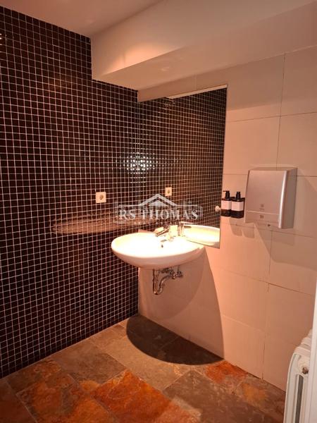 Foto 1af0aeff-6b10-4d78-86c9-6cb1dc7be8a8. Location local commercial dans Els Cortals Encamp