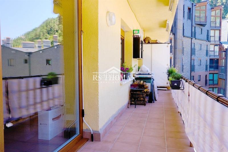 Foto 7900da25-55df-40c7-908f-b1910d340ceb. Piso  de dormitorios y terraza para comprar en Encamp