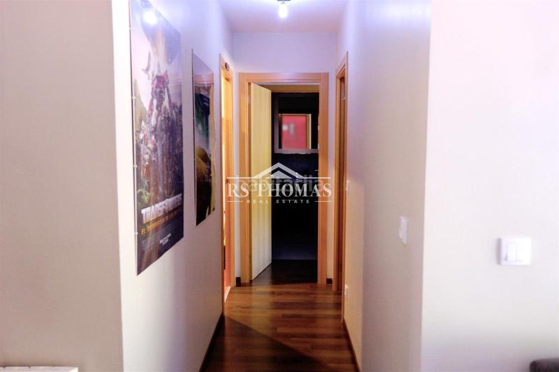 Foto 7b13ca9a-500c-43f6-aed5-18f2e3007e67. Piso  de dormitorios y terraza para comprar en Encamp