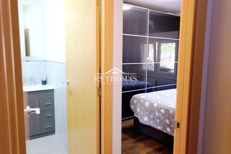 Foto c59c3377-2c45-4eb1-bac2-c71a79f2909e. Piso  de dormitorios y terraza para comprar en Encamp