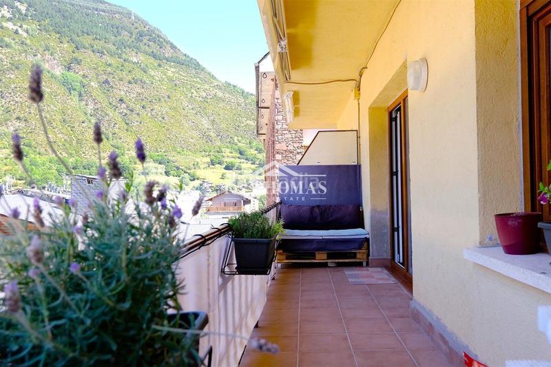 Foto d1778d36-1810-42bd-b6d8-d30a95feb577. Piso  de dormitorios y terraza para comprar en Encamp