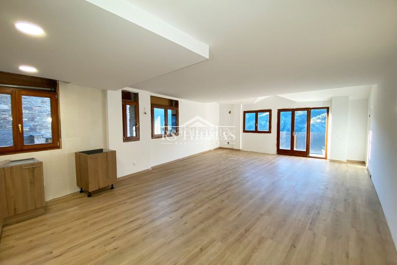 Foto 4c2a113f-cd42-4316-8fde-51994b868721. Pis amb aparcament a El Forn-Prats-Meritxell Canillo