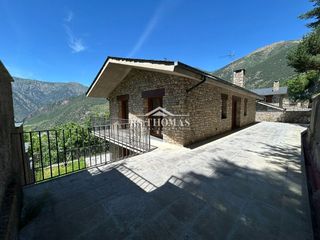 Chalet  N/a. Chalet independiente para comprar en aixirivall, sant julià de l