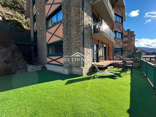 Alquiler Piso en Sant Julià. Planta baja con jardín privado y vistas panorámicas para alquila