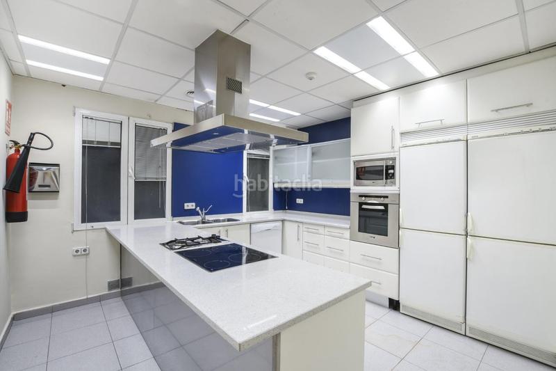 Foto 1cfb81dc-a373-4728-8f26-c8472072c9ab. Oficina  con posibidad de cambio de uso a viviendas. calle narvaez al lado del retiro en Madrid