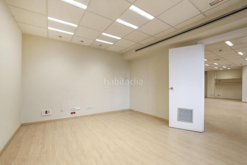 Foto 441d2144-ba9c-434b-a2cf-2552b8cf01be. Oficina  con posibidad de cambio de uso a viviendas. calle narvaez al lado del retiro en Madrid
