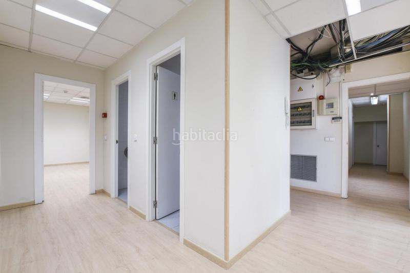 Foto 4fd5f67d-e8be-4dd9-930a-42167934c3d6. Oficina  con posibidad de cambio de uso a viviendas. calle narvaez al lado del retiro en Madrid