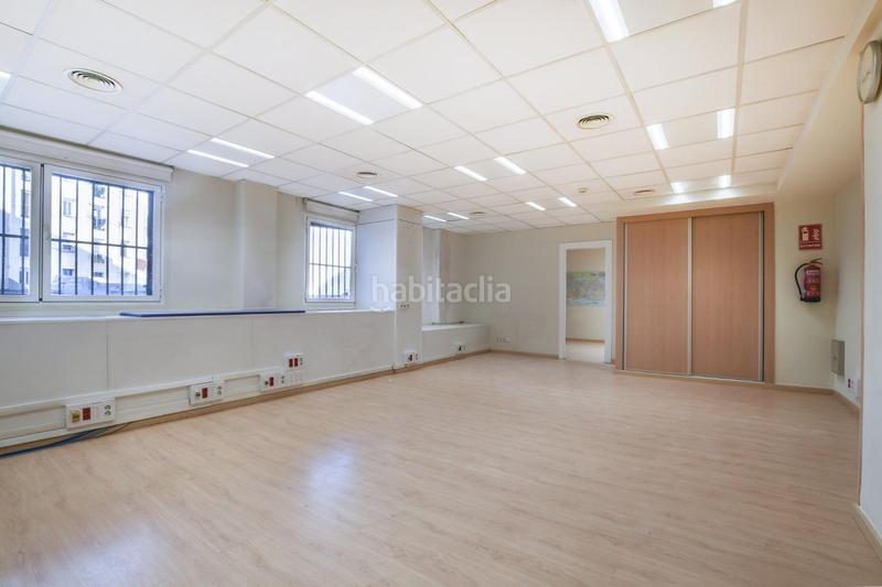 Foto 739e1352-f45b-4be3-9caa-32c425514f7e. Oficina  con posibidad de cambio de uso a viviendas. calle narvaez al lado del retiro en Madrid