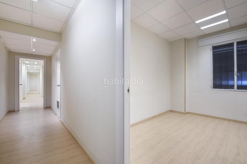 Foto 90ae9b43-412e-4aa5-b850-dde42ff8f983. Oficina  con posibidad de cambio de uso a viviendas. calle narvaez al lado del retiro en Madrid