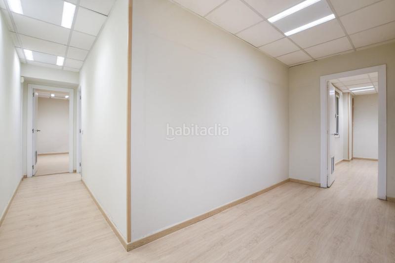 Foto dfd6ecf3-7bd0-482c-86d4-0274d9e43ce6. Oficina  con posibidad de cambio de uso a viviendas. calle narvaez al lado del retiro en Madrid