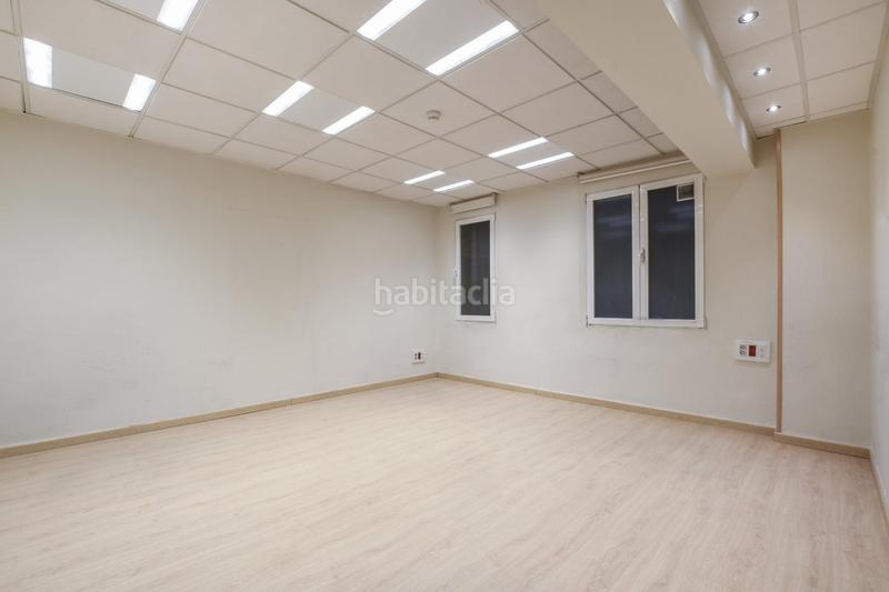 Foto ed22b74b-3297-4a6e-99ab-24caabd2e08a. Oficina  con posibidad de cambio de uso a viviendas. calle narvaez al lado del retiro en Madrid