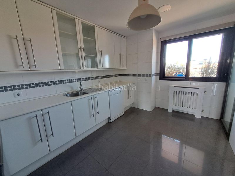 Foto 00f3e59d-b33f-4ee9-93f2-aa452897d46e. Miete dachwohnung mit heizung parking pool in Monte el Pilar Majadahonda