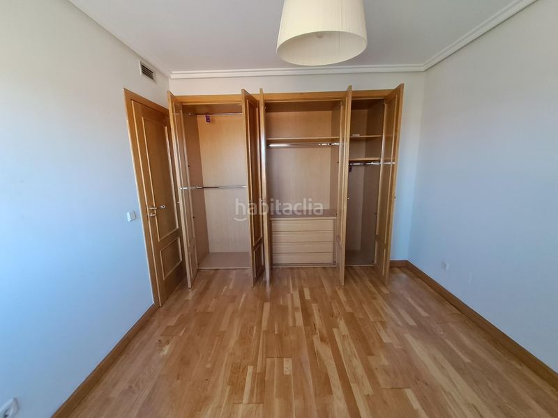 Foto 2fd263cd-fc17-43f9-8089-69bb56848bd9. Miete dachwohnung mit heizung parking pool in Monte el Pilar Majadahonda