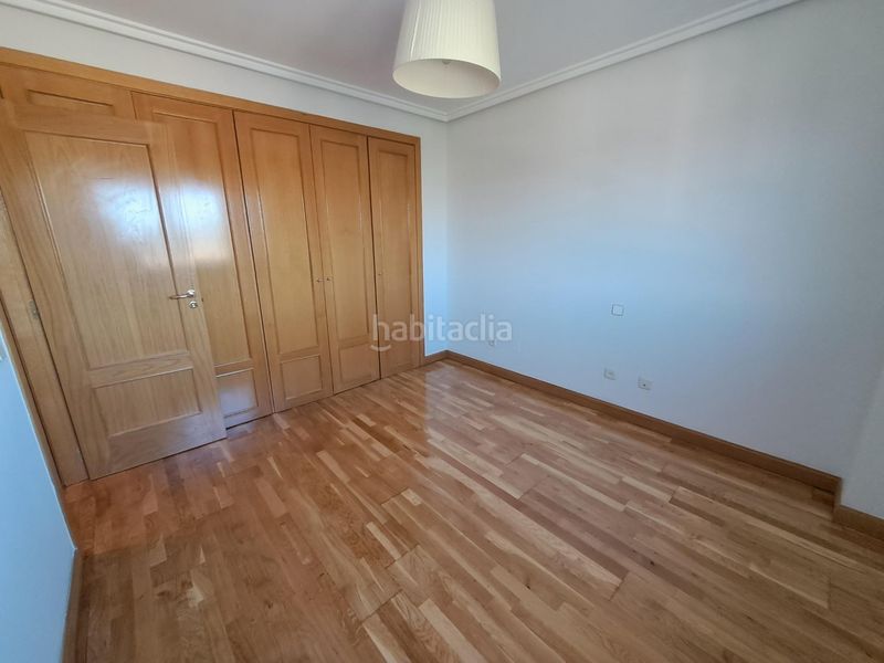 Foto 4f25a485-ec24-4761-bb0a-8abd378f2bb4. Miete dachwohnung mit heizung parking pool in Monte el Pilar Majadahonda